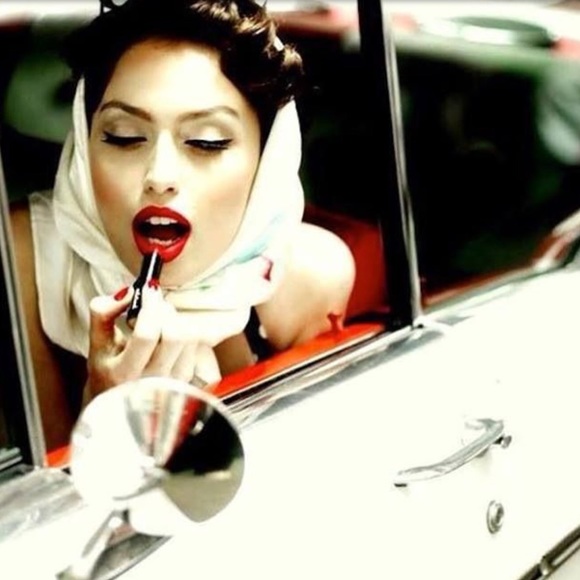 Pedagogy: Red Lipstick & A Brilliant Mind - Picture 7 of 8